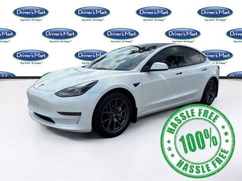 Used 2023 Tesla Model 3 Standard Range image 3