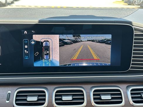 New 2026 Mercedes-Benz GLS 450 4MATIC image 32