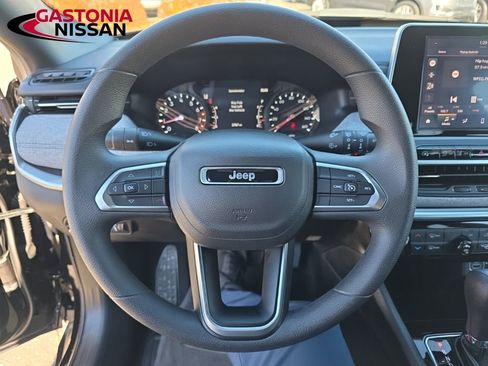 Used 2025 Jeep Compass Sport image 25