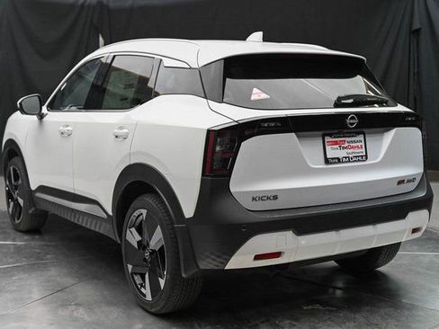 New 2025 Nissan Kicks SR image 10