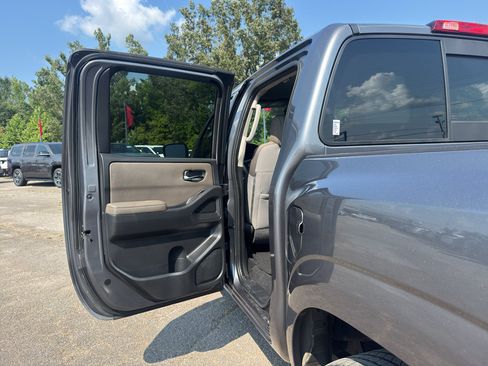 Used 2022 Nissan Frontier SV RWD image 19