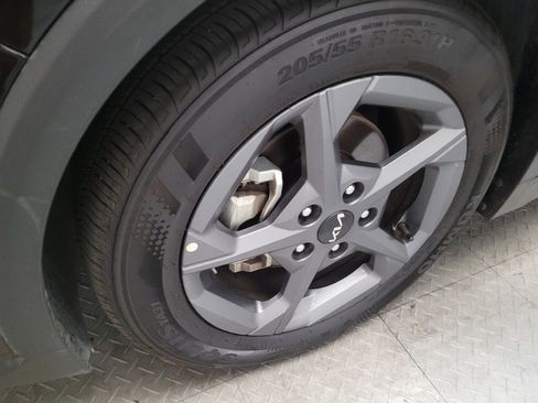 Used 2025 Kia K4 FWD image 31