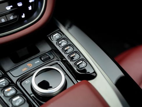 Used 2021 Aston Martin DBX image 54