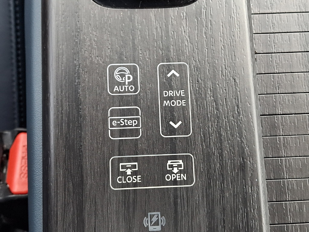 Certified 2024 Nissan Ariya AWD image 26