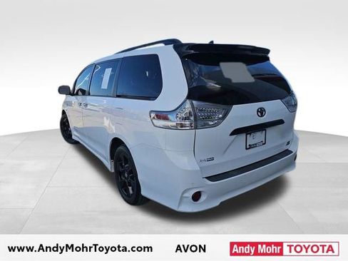 Used 2020 Toyota Sienna SE w/ SE Preferred Package image 5