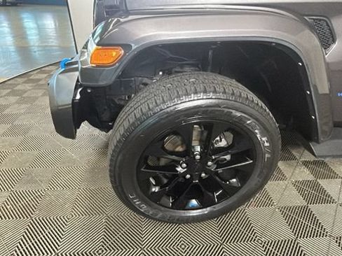 Used 2023 Jeep Wrangler Unlimited Sahara w/ Cold Weather Group AWD/4WD image 8