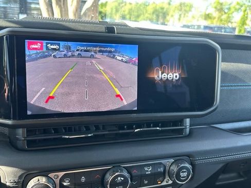 Used 2024 Jeep Wrangler Unlimited Rubicon 4xe AWD/4WD image 27