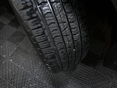 Used 2019 Ford Edge SE image 18