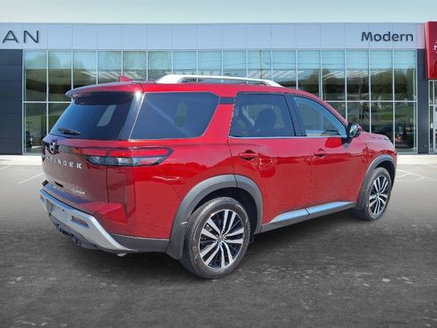 Used 2025 Nissan Pathfinder Platinum w/ Cargo Package FWD image 5