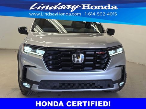 Used 2024 Honda Pilot TrailSport image 2