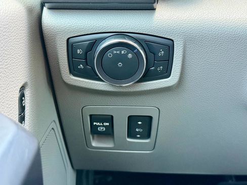 Used 2019 Ford F150 XLT w/ Equipment Group 302A Luxury AWD/4WD image 29