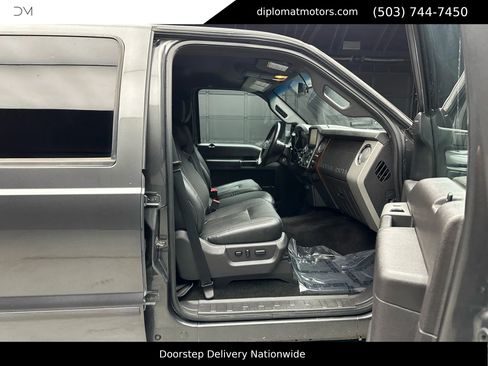 Used 2016 Ford F250 Lariat w/ Lariat Interior Package image 19