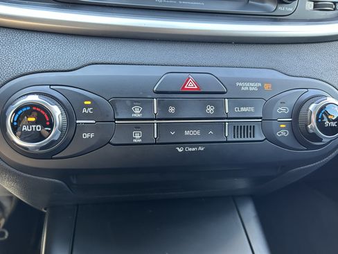Used 2018 Kia Sorento FWD image 29