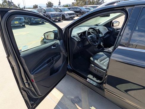 Used 2018 Ford Escape Titanium AWD/4WD image 38