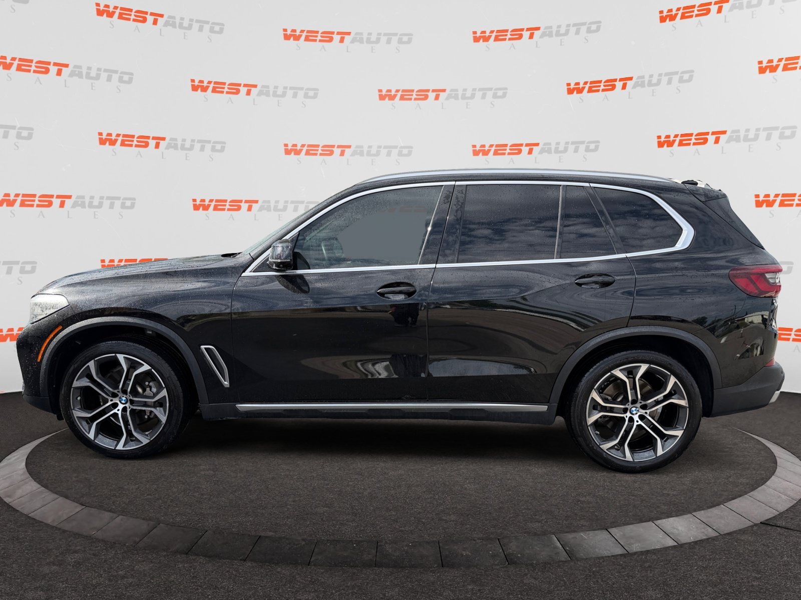Used 2021 BMW X5 xDrive40i w/ Premium Package 3 AWD/4WD image 2