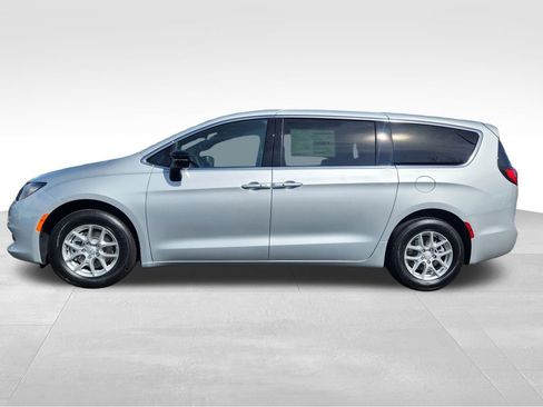 New 2026 Chrysler Voyager LX FWD image 4