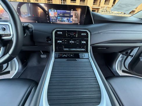 Used 2025 Nissan Armada SV image 20