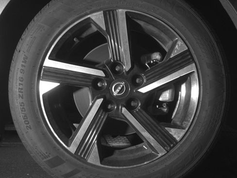 Used 2025 Nissan Sentra SV FWD image 13