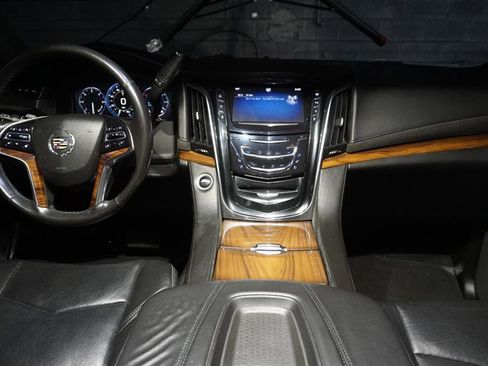 Used 2015 Cadillac Escalade ESV Luxury image 22