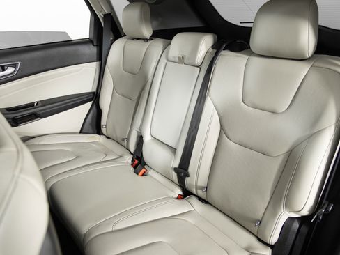 Used 2019 Ford Edge Titanium w/ Equipment Group 301A image 17