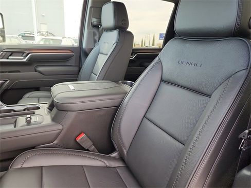 New 2026 GMC Sierra 2500 Denali w/ Denali Reserve Package image 18