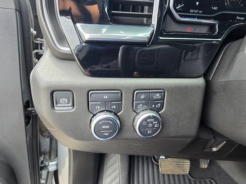 Used 2025 GMC Sierra 2500 SLE w/ SLE Value Package; AWD/4WD image 16