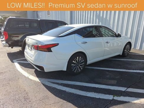 Used 2023 Nissan Altima 2.5 SV w/ SV Premium Package FWD image 3