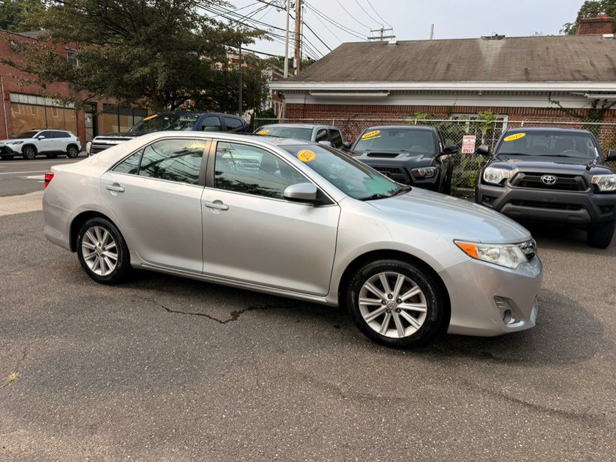 Used 2014 Toyota Camry XLE FWD image 3