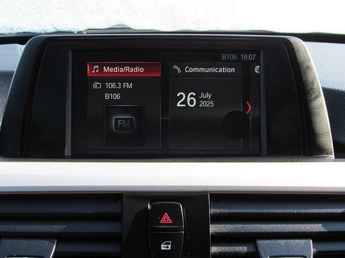 Used 2018 BMW 320i xDrive Sedan image 10
