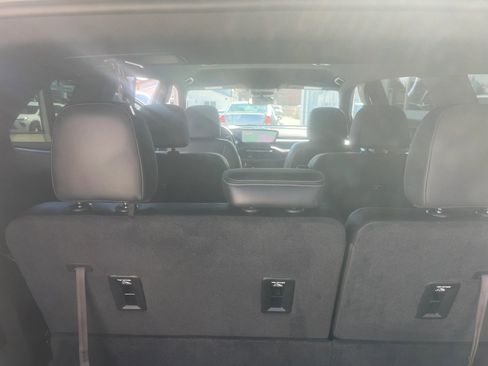 Used 2025 Buick Enclave Preferred AWD/4WD image 6