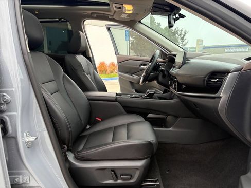 Used 2023 Nissan Rogue SL w/ SL Premium Package image 13