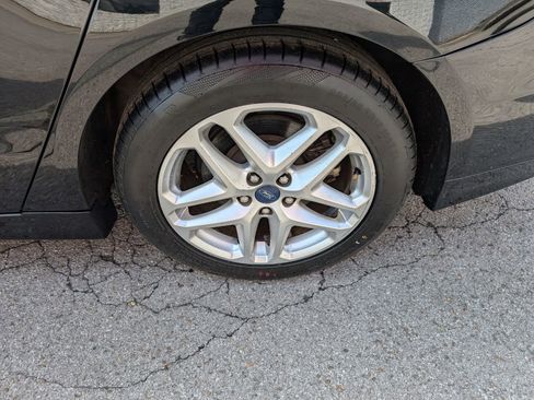 Used 2017 Ford Fusion SE FWD image 27