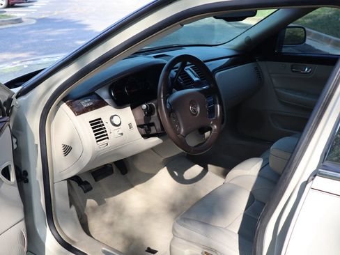 Used 2011 Cadillac DTS Luxury FWD image 8