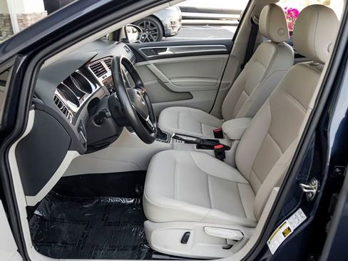 Used 2019 Volkswagen Golf Alltrack SE image 16