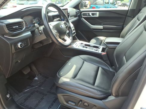 Certified 2022 Ford Explorer XLT w/ Equipment Group 202A AWD/4WD image 11