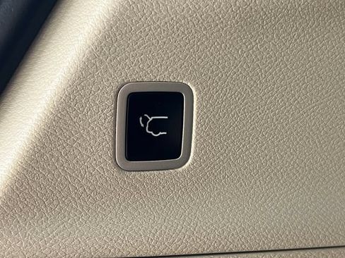 Used 2024 Chrysler Pacifica Limited FWD image 42