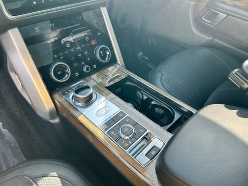 Used 2018 Land Rover Range Rover HSE image 18