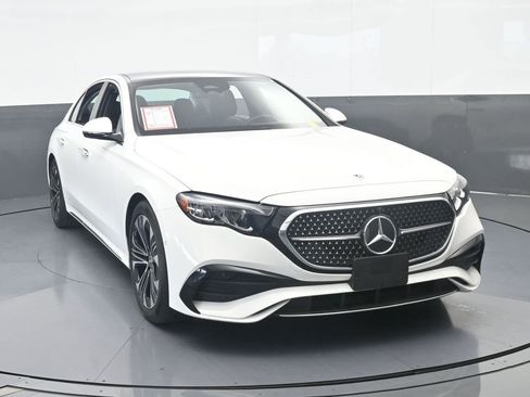 Used 2025 Mercedes-Benz E 350 Sedan image 9