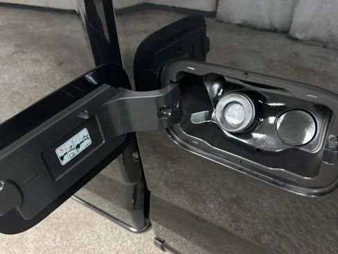 Used 2018 Chevrolet Colorado LT w/ LT Convenience Package RWD image 28