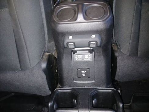 Used 2020 Jeep Wrangler Unlimited Sahara image 57