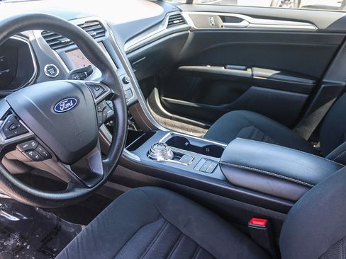 Used 2020 Ford Fusion SE image 18