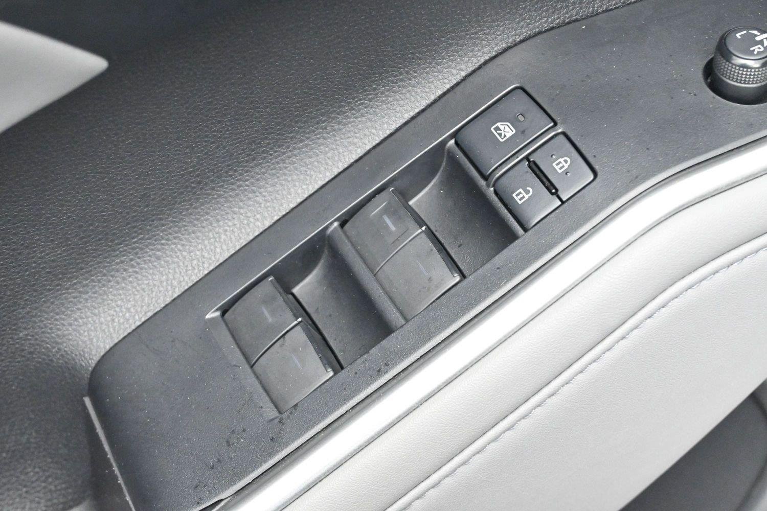 Used 2022 Toyota Highlander XLE FWD image 12