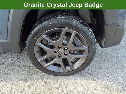 Used 2021 Jeep Renegade Latitude w/ Luxury Group II AWD/4WD image 36