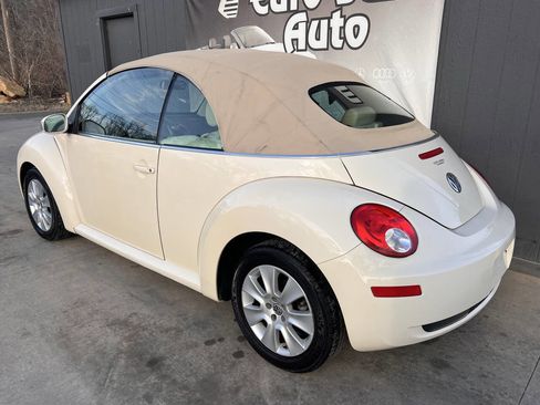 Used 2010 Volkswagen Beetle Convertible image 11