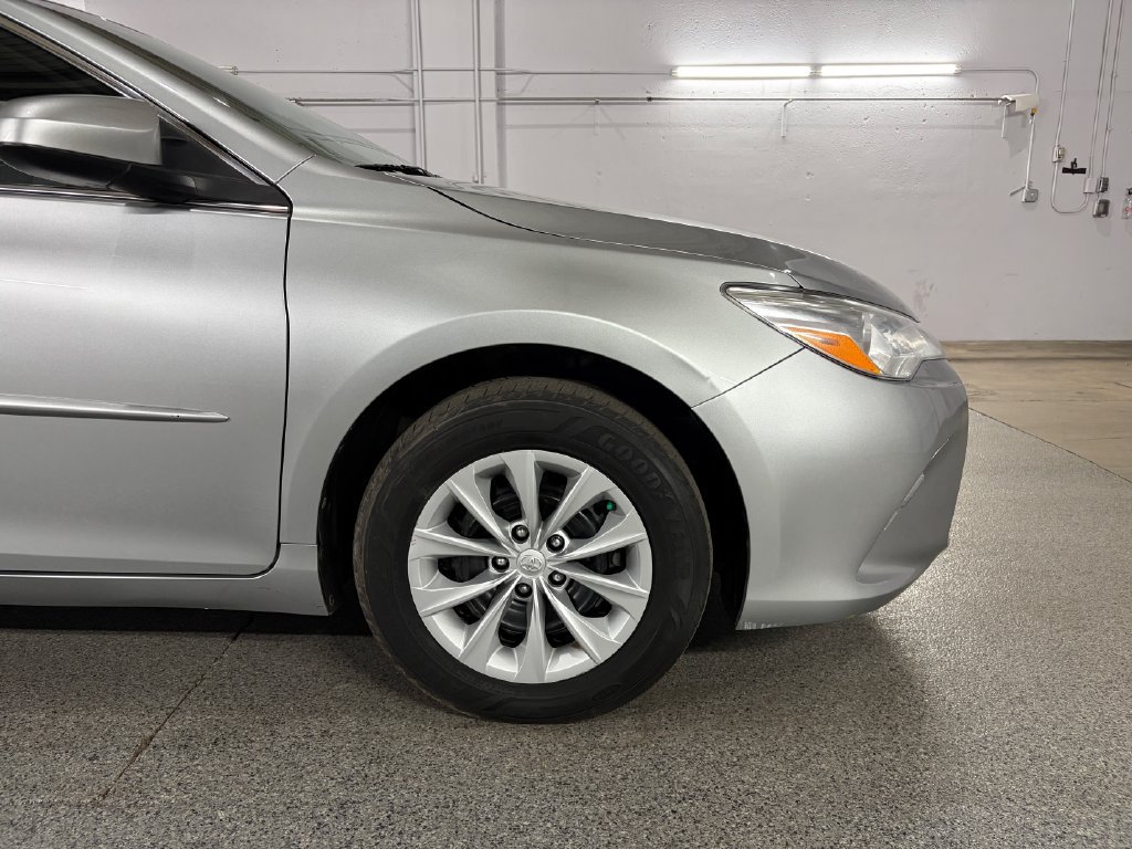 Used 2016 Toyota Camry LE FWD image 4
