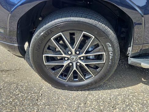 Used 2024 Lexus GX 550 w/ Accessory Package (2T) AWD/4WD image 2