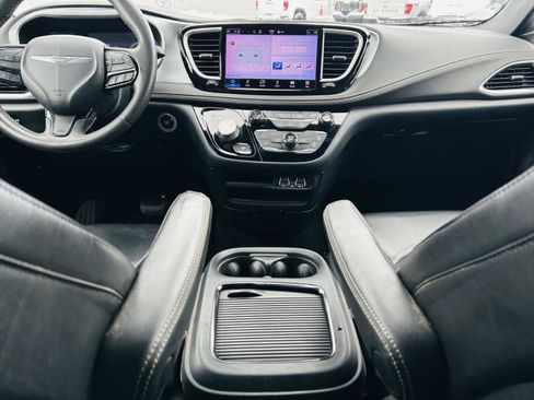 Used 2023 Chrysler Pacifica Touring-L w/ S Appearance Package image 24