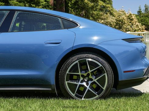 Used 2025 Porsche Taycan RWD image 5