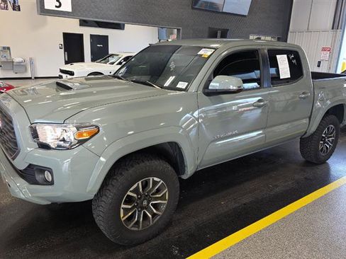 Used 2023 Toyota Tacoma TRD Sport w/ Technology Package image 5