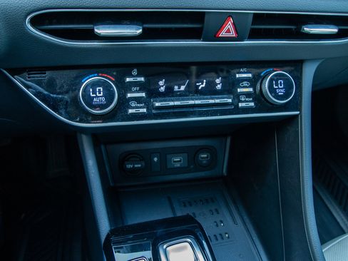 Used 2022 Hyundai Sonata Limited FWD image 18